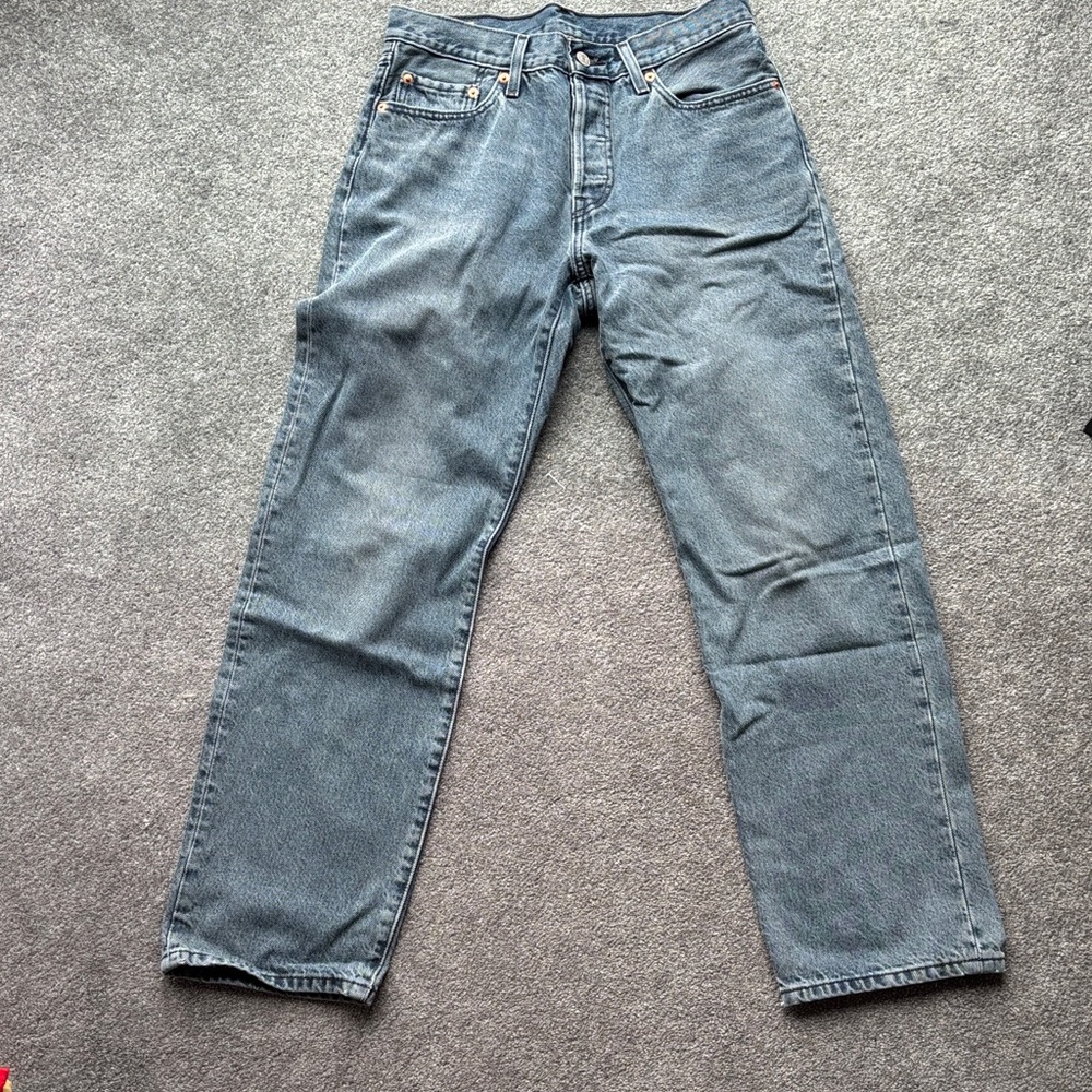 Size 27 women’s Levi’s jeans